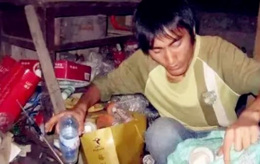 2007年，贵州某中学一个男生想复读，校长已经拒绝了他4次：“我都跟你说了，真不