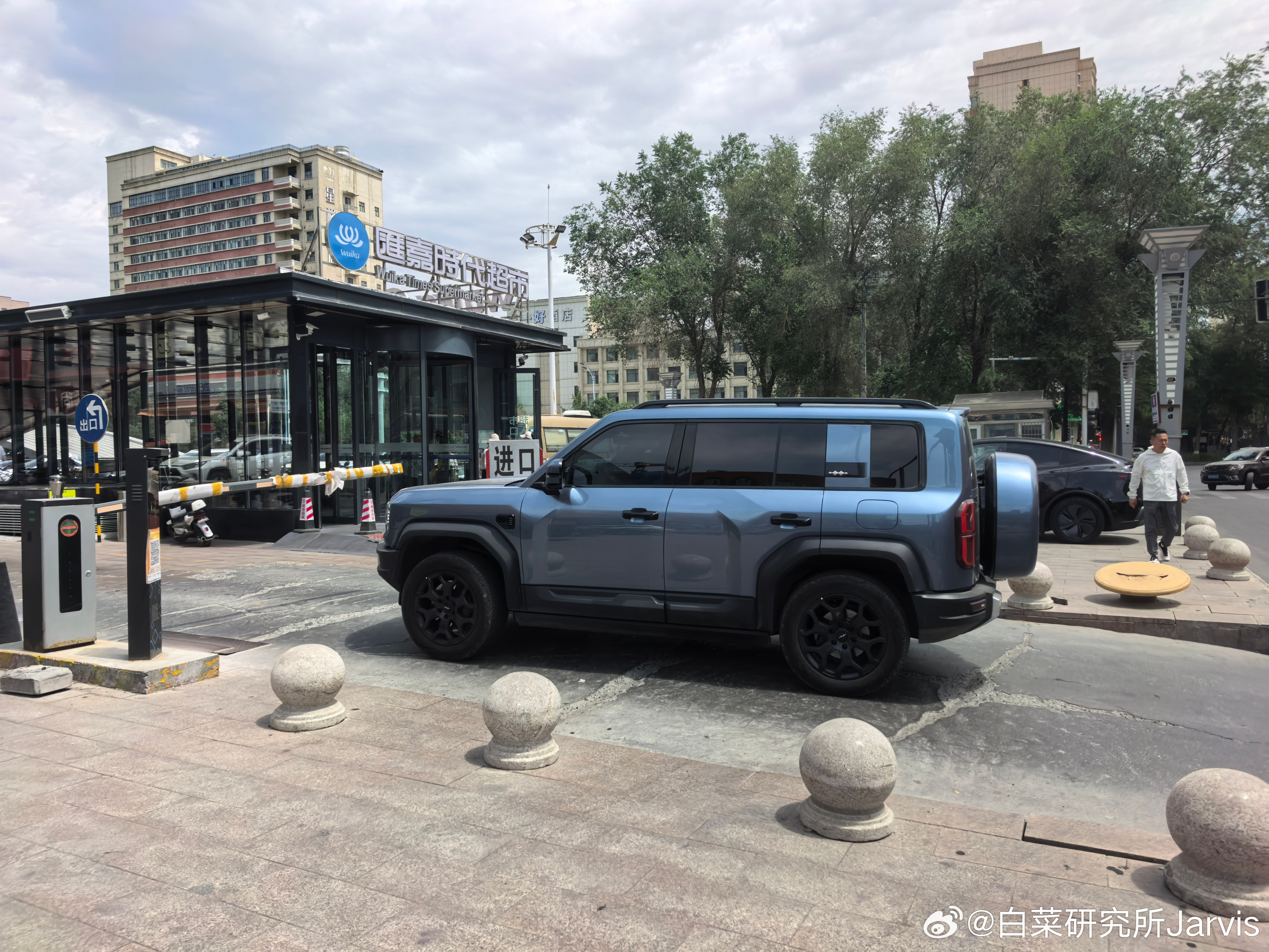 跟着豹5来吃辣皮子拌面乌鲁木齐·歹歹的加个面过油肉拌面