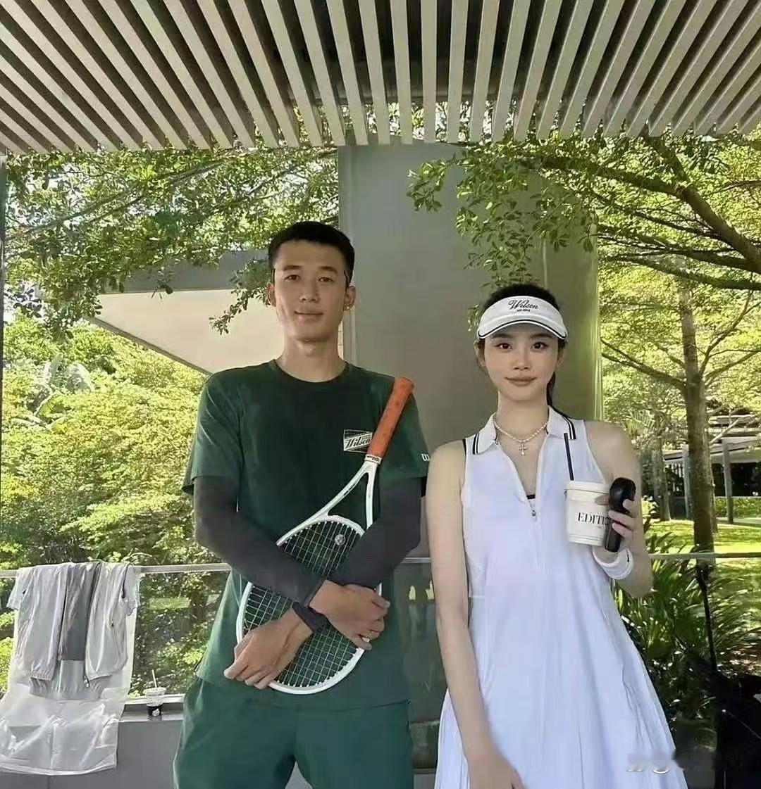 奚梦瑶真的越来越好看了，五官精致，皮肤白的发光