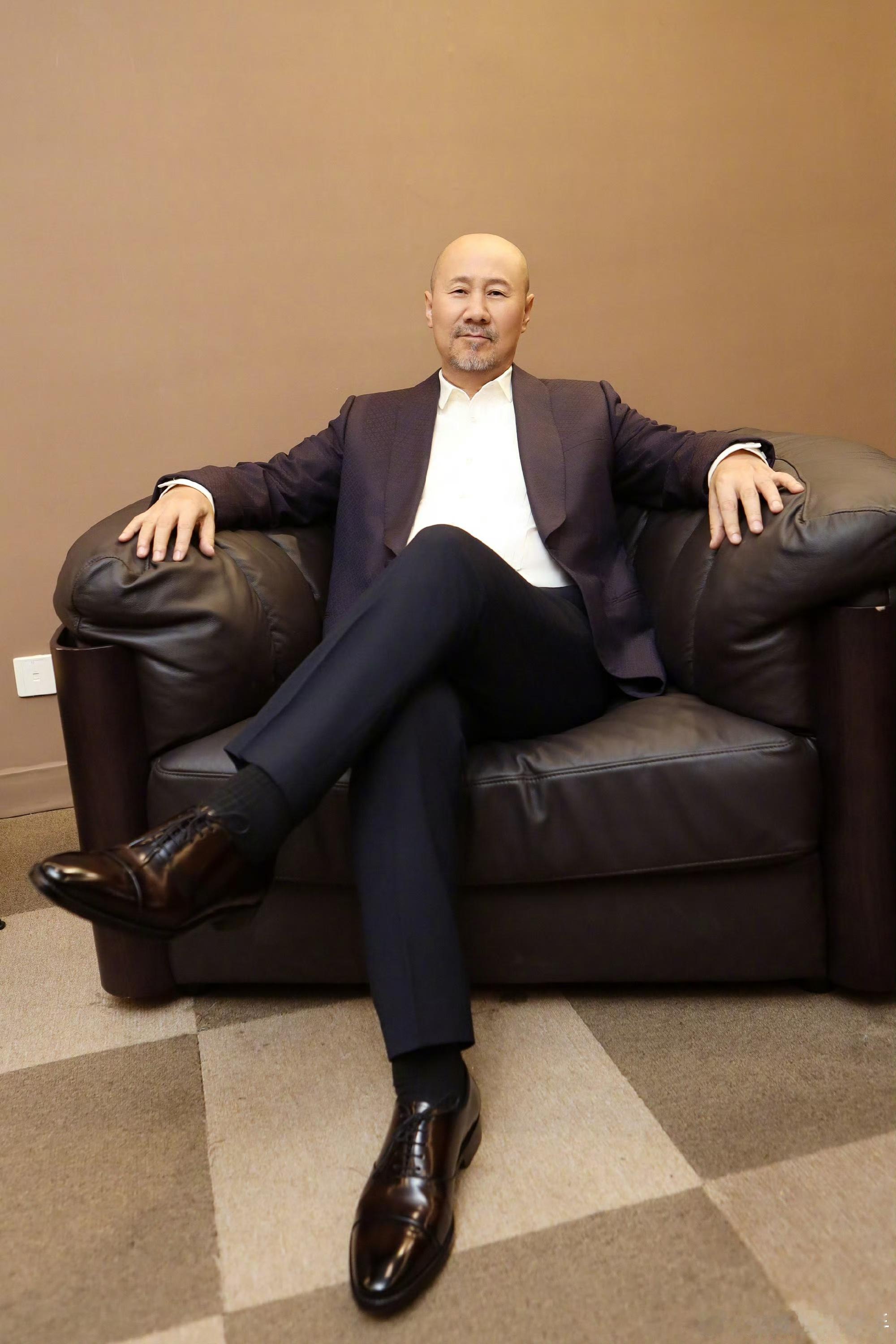 腾格尔老一辈歌手的格局格局这一块，还得看的！他评价《歌手》节目“检验唱功的顶级