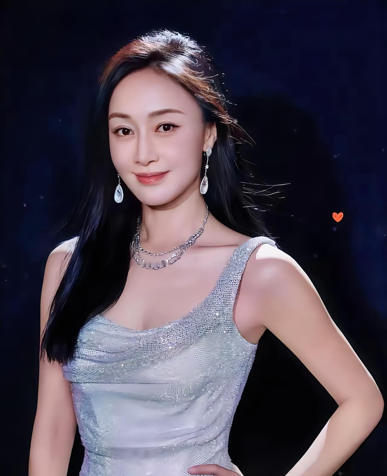 说实话，赵子琪在浪姐的表现，我反复看了好几遍。我不懂什么艺术不艺术，就觉得她