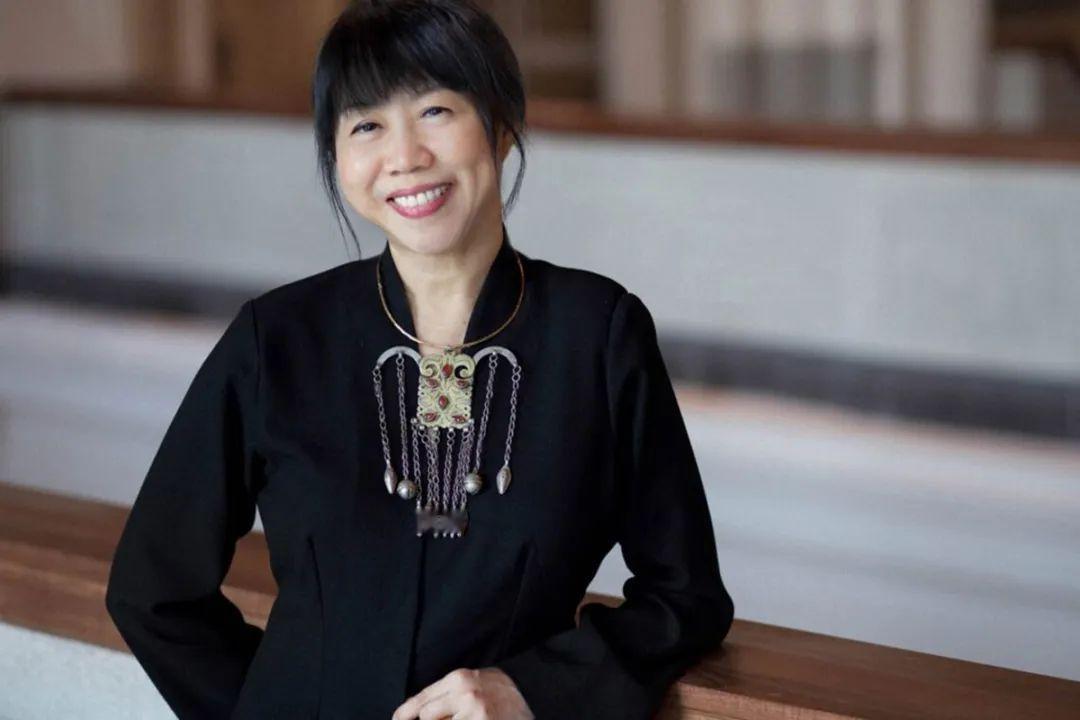 新加坡总统尚达曼是印度裔，夫人珍一藤木是日本裔。夫人身上也流淌着一半华人血统——