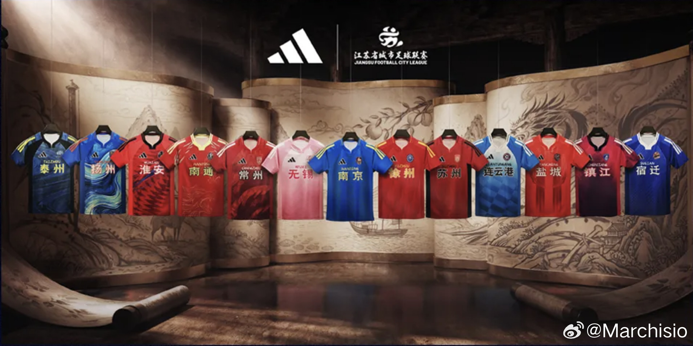 感觉今年阿迪的诚意真是诚意满满，这一套套的都做了专属化设计。无锡的骚粉最吸睛，苏