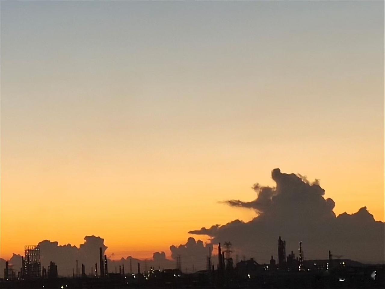 人过五十，确实会发现：太闲，往往是家庭矛盾的根源，甚至是一场潜在的祸事。