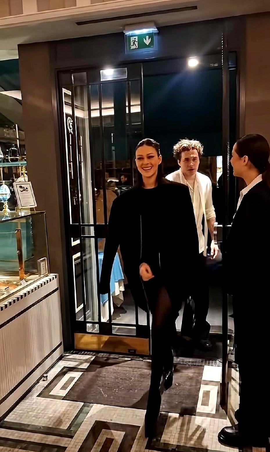 夜店霓虹炸裂，妮可拉一身黑裙碾压全场，布鲁克林缩在后面递酒——哪像夫妻，分明是女