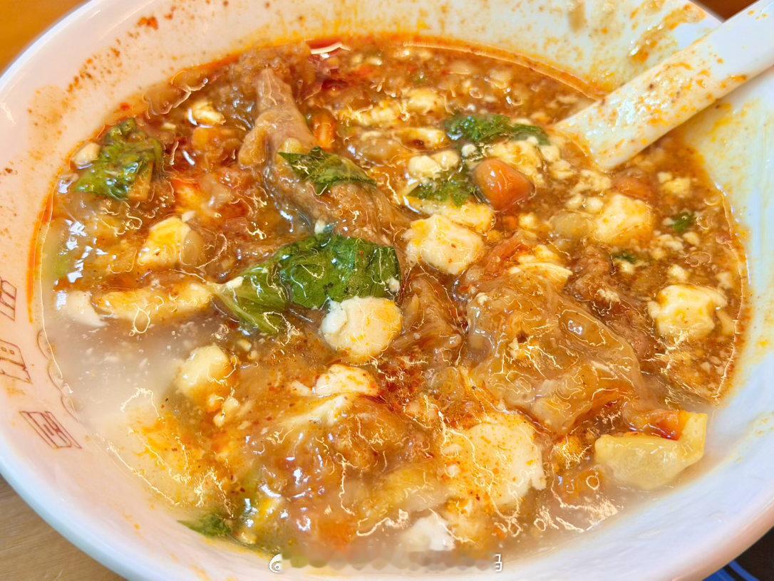 牛肉豆花、肥肠萝卜咔饼、酒酿豆花……吃饱了再去买点东西[红脸笑][红脸笑][红脸笑]​​​