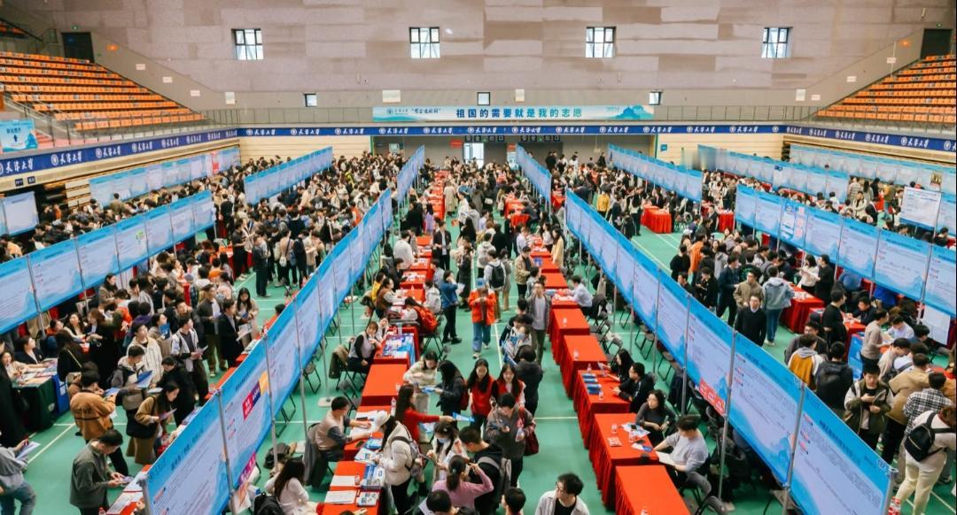 真心劝大家：年底最后俩月别瞎跑找工作了！全是坑，HR忙着冲业绩凑KPI，根