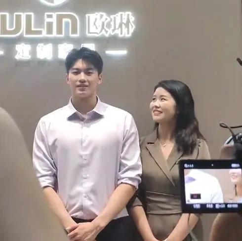 女人色起来一点儿不比男人差。。。。[笑着哭][笑着哭][笑着哭]