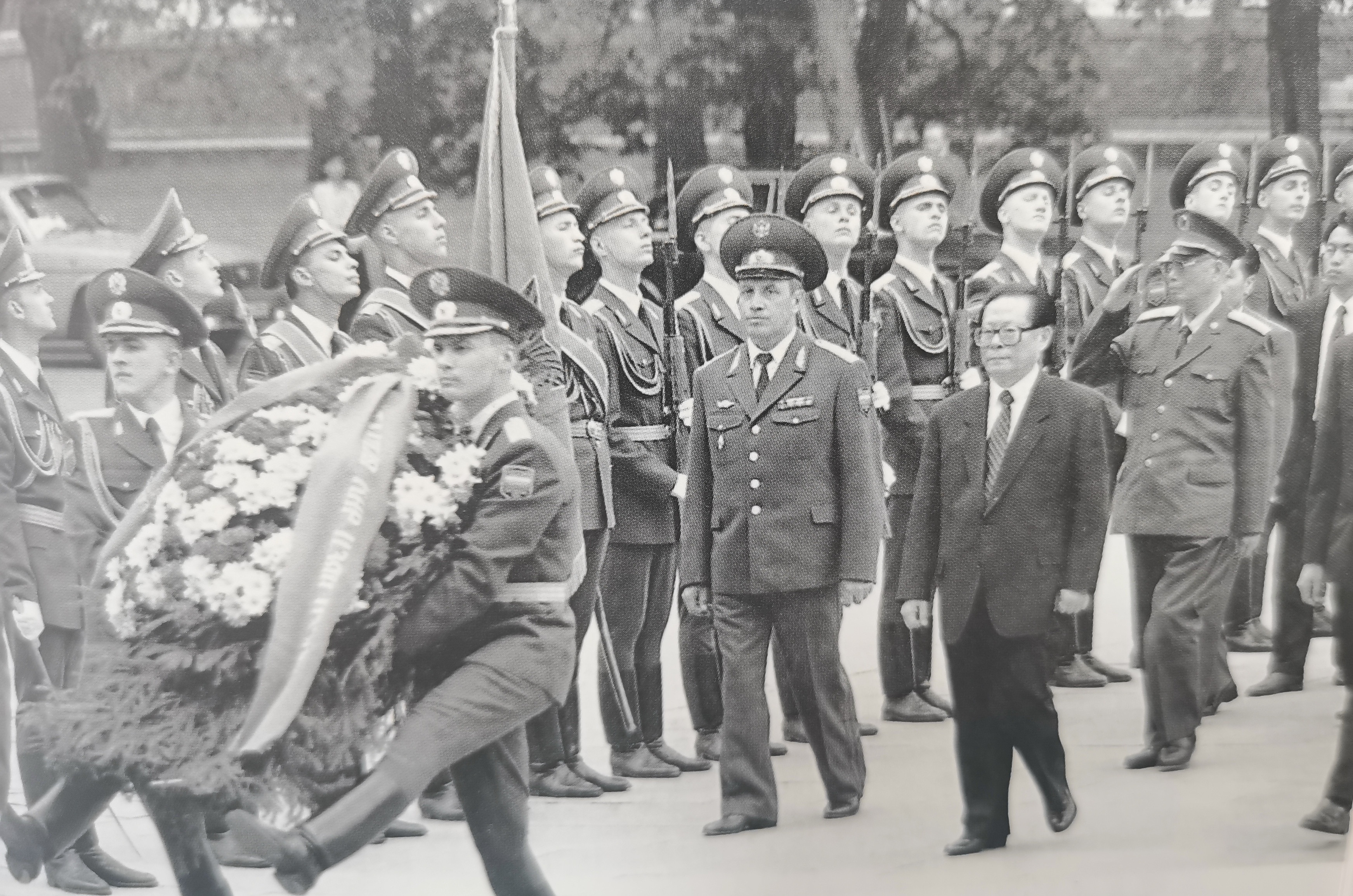 1993年，张震担任军委副主席，任期五年。不可思议的是，五年内张震多次拒绝出国访