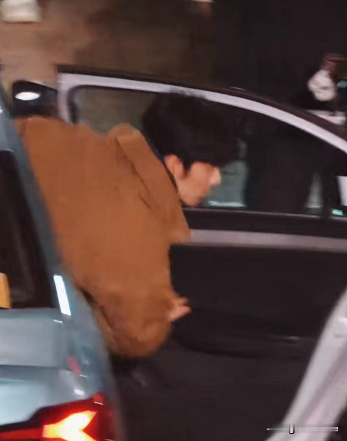 1月14日，肖战《小城良方》上下车外景拍摄，这部剧我不光佩服肖战及其剧组所有工作