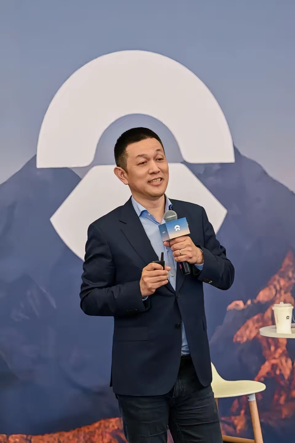 蔚来盈利，李斌乐开花，小鹏能否借GX上市，大赚一笔？