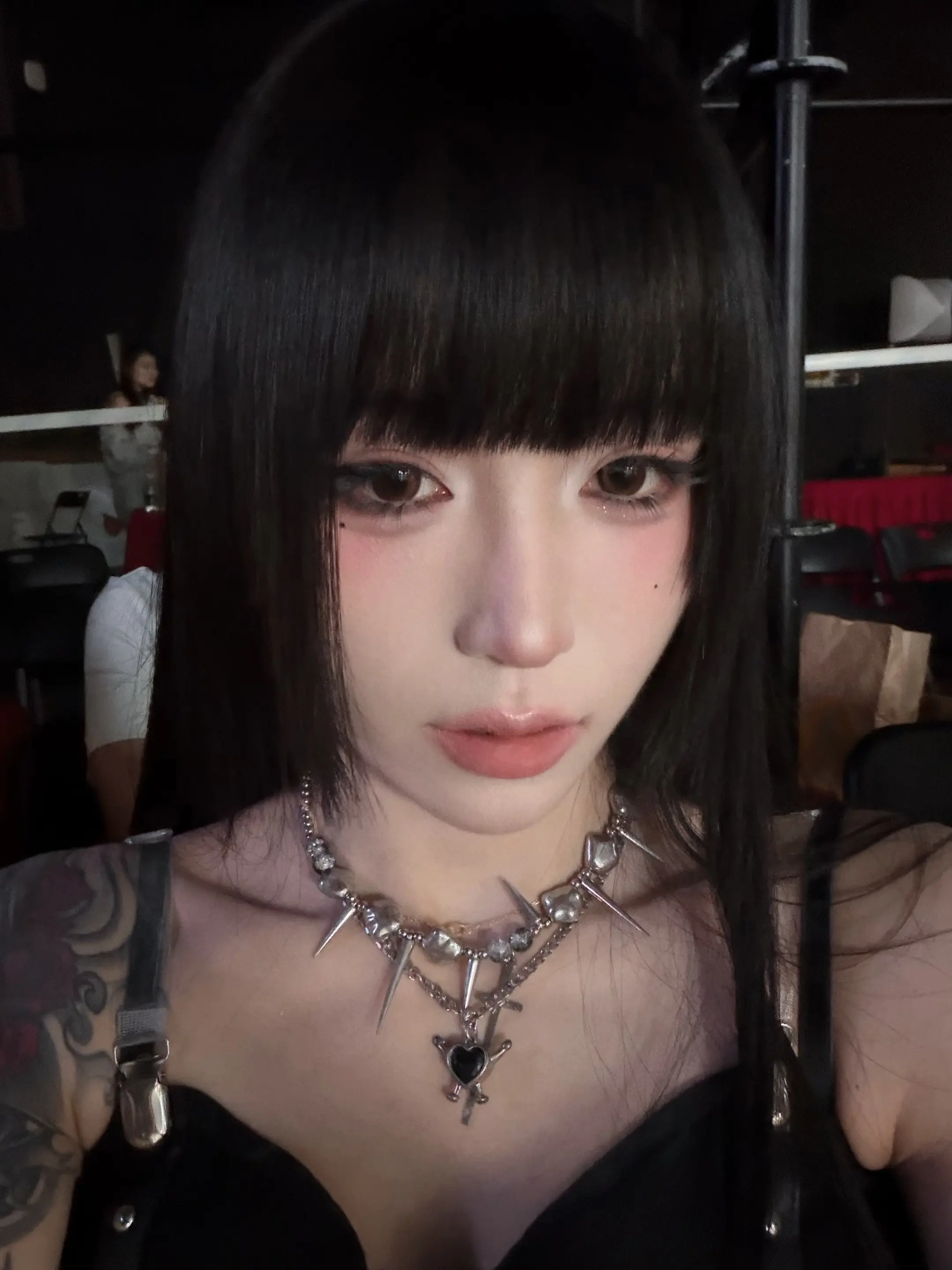 “我站在人潮中央 思考这日日重复的生活 我突然想 如果有一天 垂老和年...
