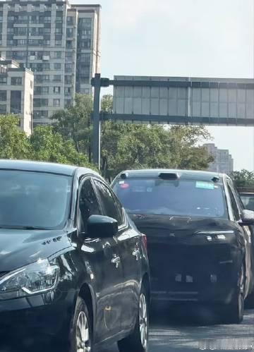 这是蔚来 NT3.0 ES6第一张谍照吧。<br />评论里有一句话我...
