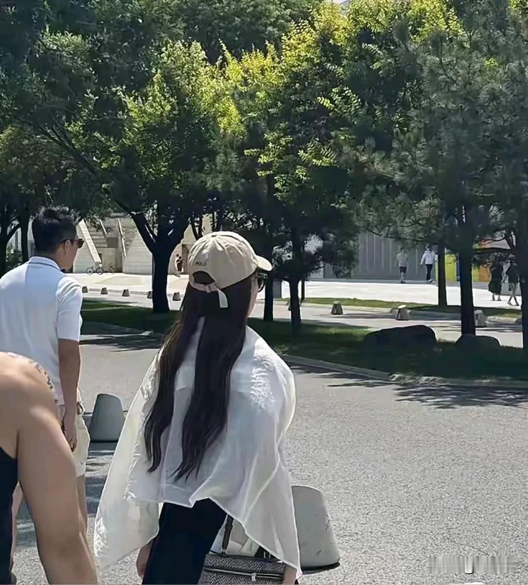 汪小菲马筱梅，出招了！近日，汪小菲和马筱梅把玥儿姐弟送进夏令营了，不是在孩子
