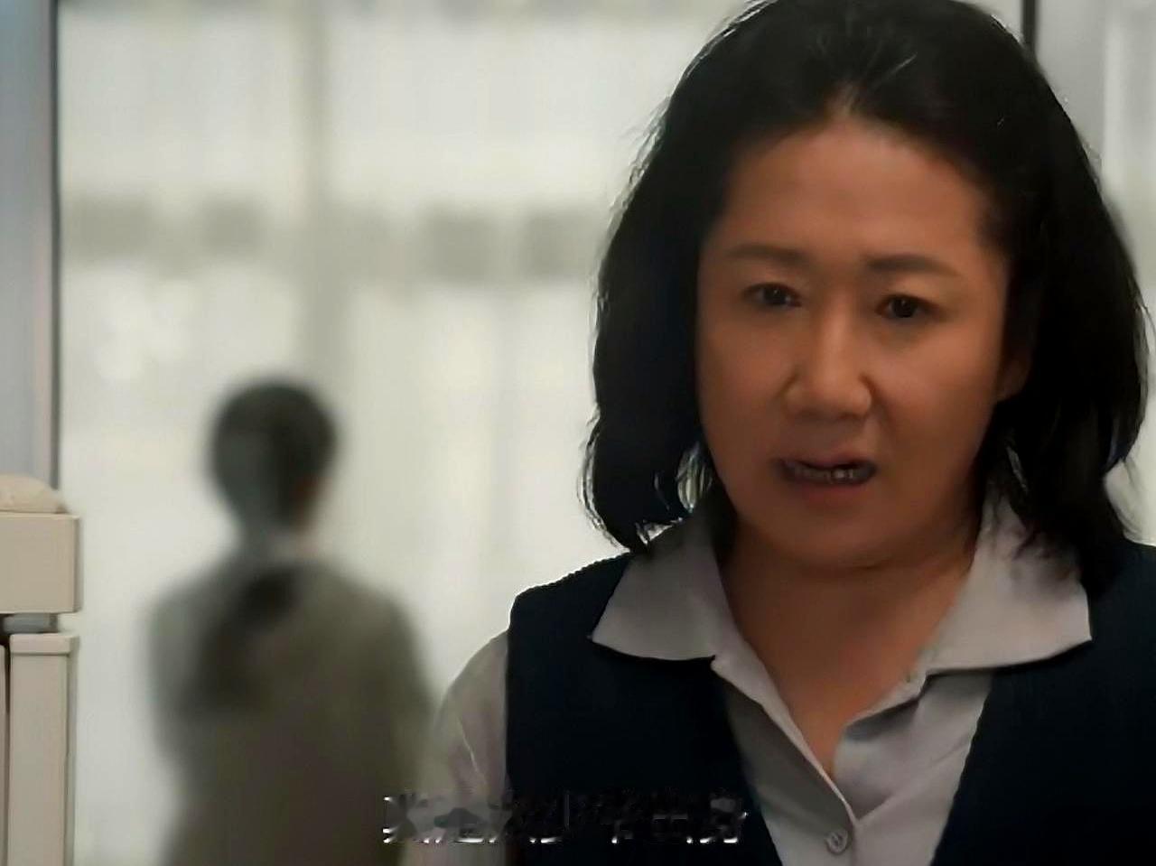 门一开，鱼还蹦，人却蔫了。《主角》第39集，刘红兵按丈母娘交代去买鲫鱼，拎回家