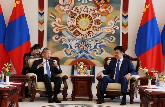 划清合作红线，击碎蒙日稀土合作构想…王毅出访蒙古国同蒙古外长会谈，会面氛围看