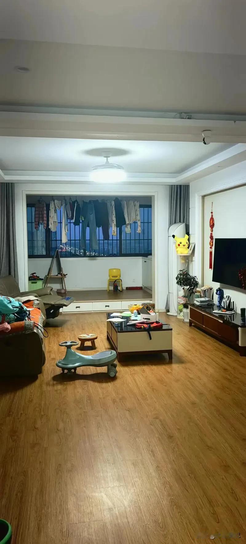 房价跌得心慌，手里的房子彻底砸手里了！真心奉劝打算买房的朋友，一定要理性，别踩坑