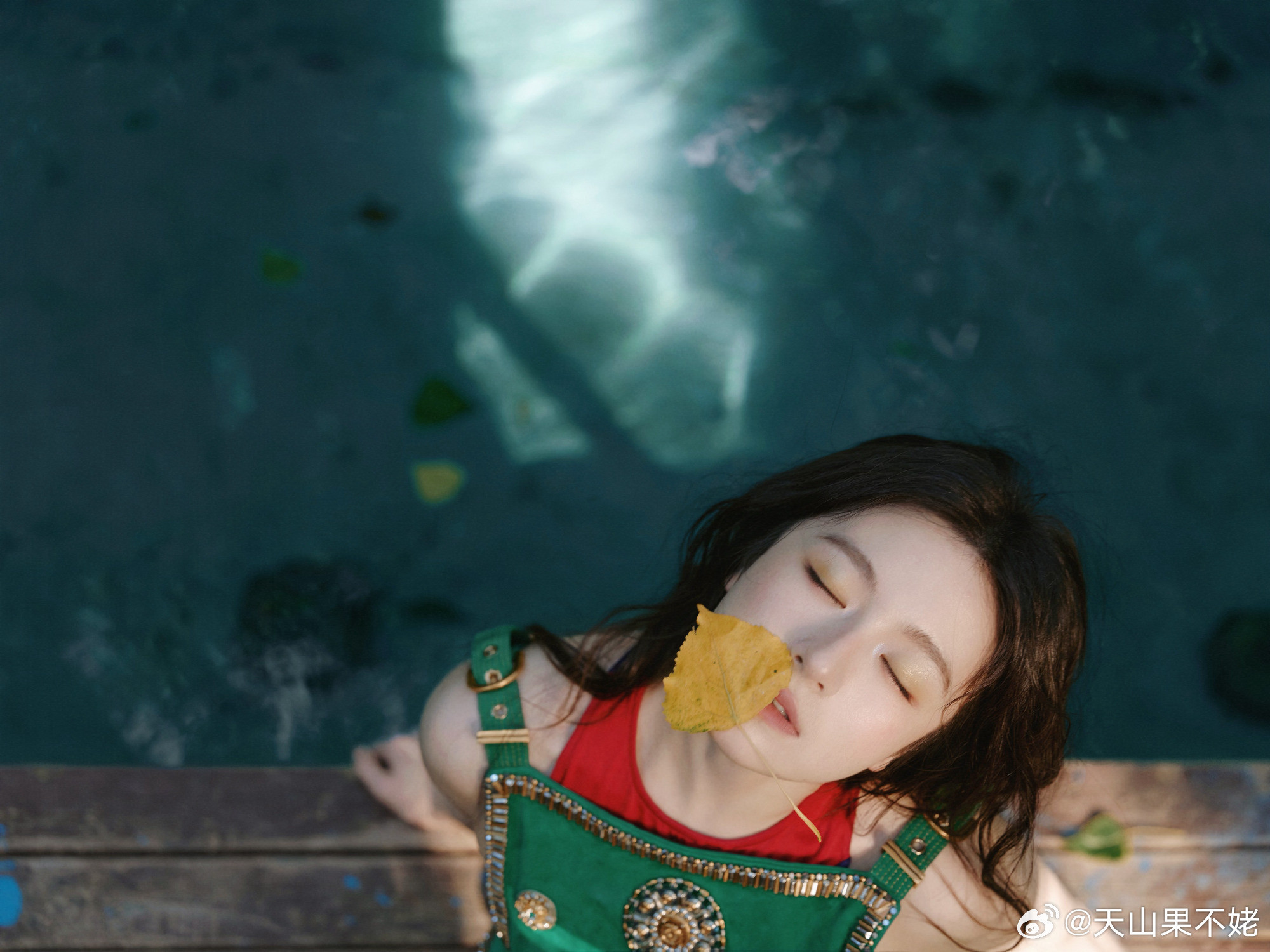 被李兰迪的生命力击中李兰迪笑得好灿烂谁能躲过李兰迪这份明媚，在树林间奔跑嬉戏，