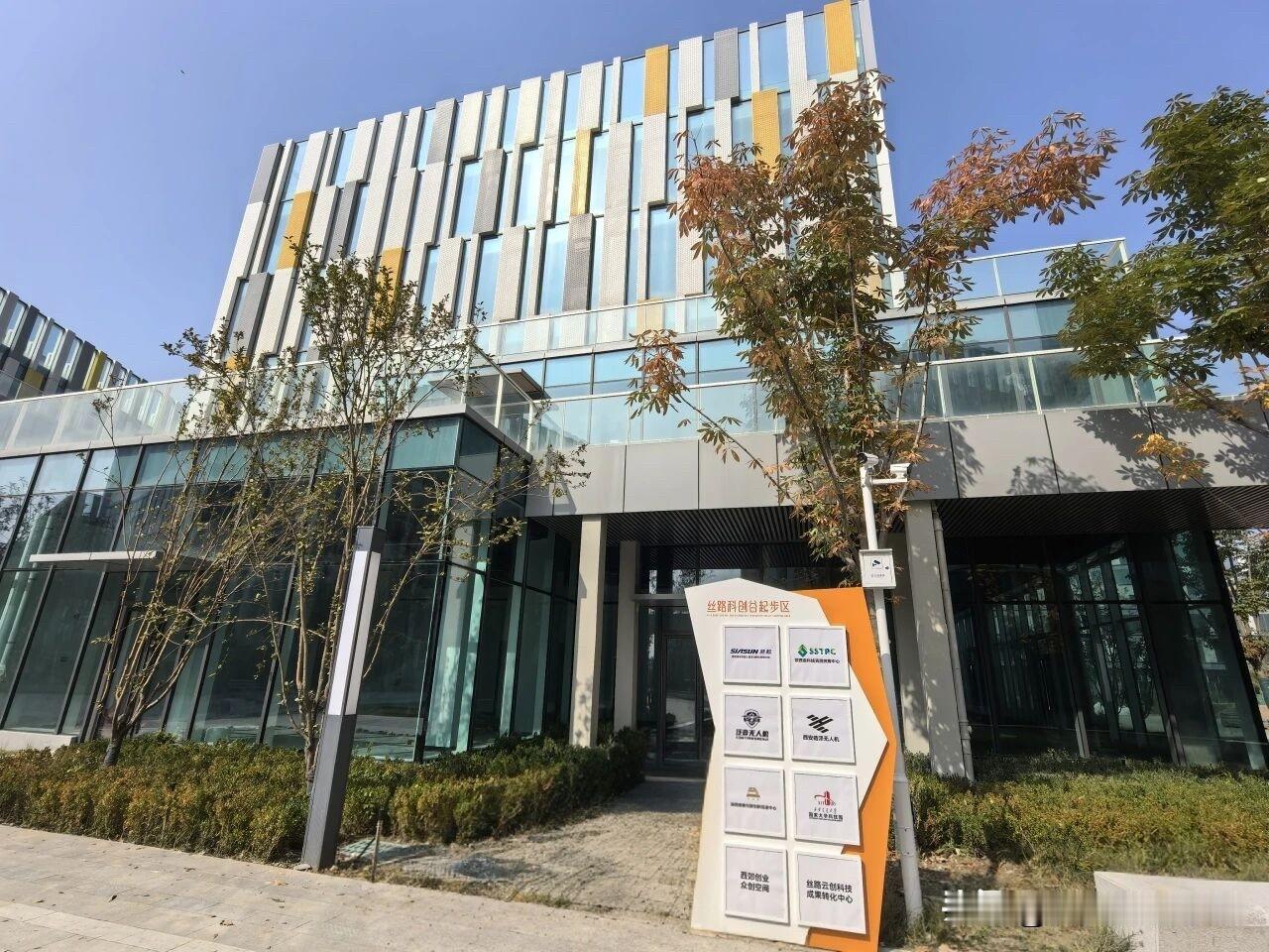 新松恒业机器人落户沣西，为西北产业升级添新引擎近日，新松恒业机器人投资（陕西