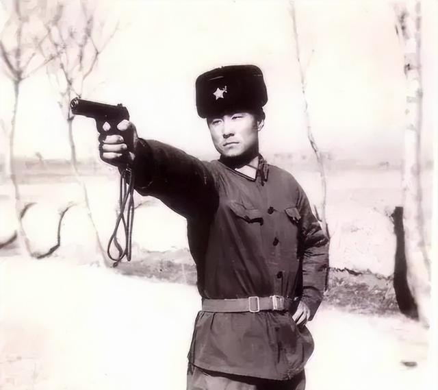 1979年，160师师长张志信让独子去当侦察兵，妻子程翠芬知道后，一通电话打到前