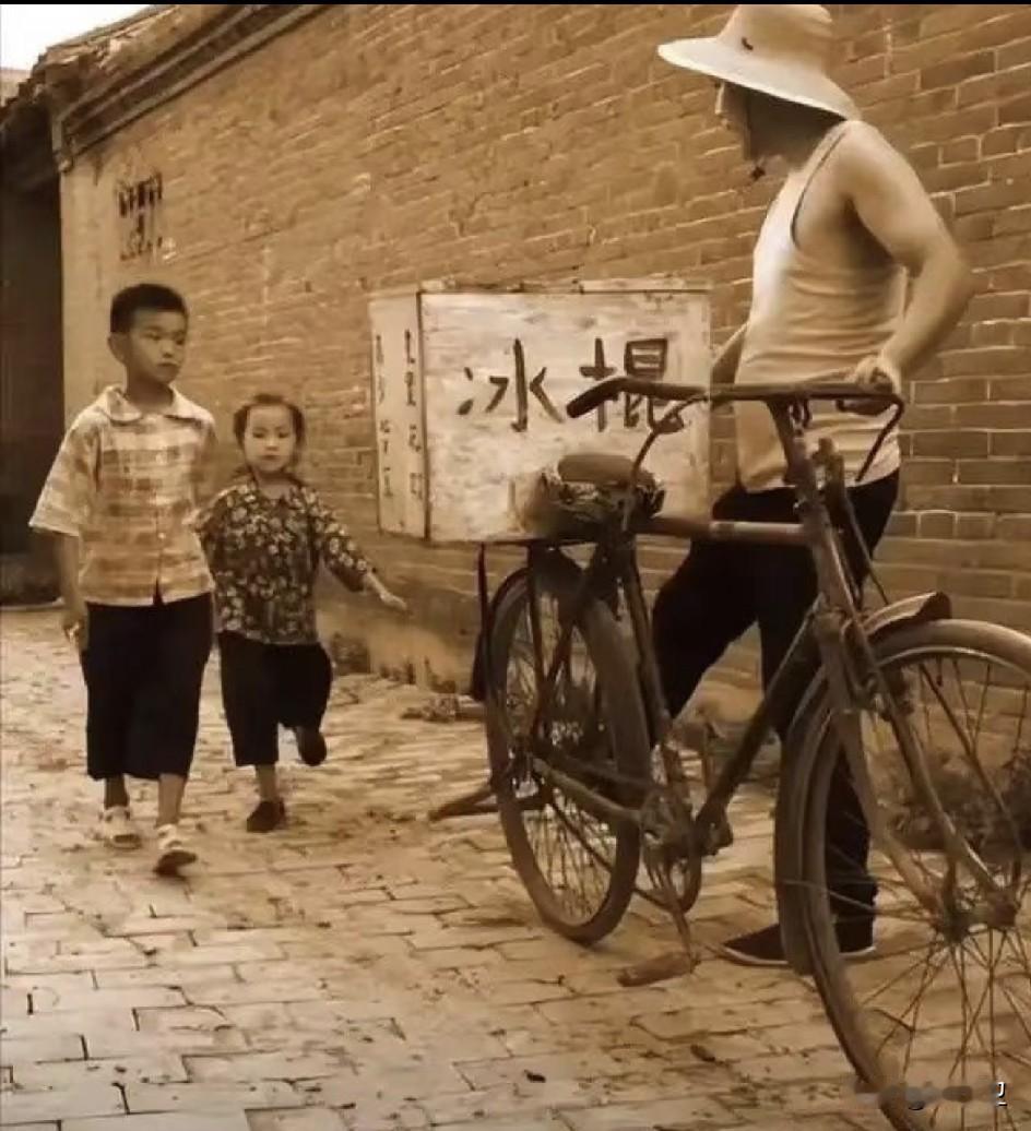 我们60和70后简直就是一部浓缩的社会发展简史！我们经历了肩挑手扛的大锅饭农耕时