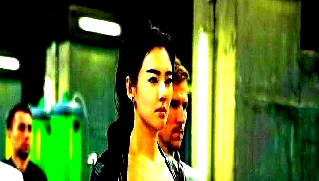 张雨绮当年不要钱演《美人鱼》，不是傻，是憋大招。周星驰没给她片酬，她不闹，反