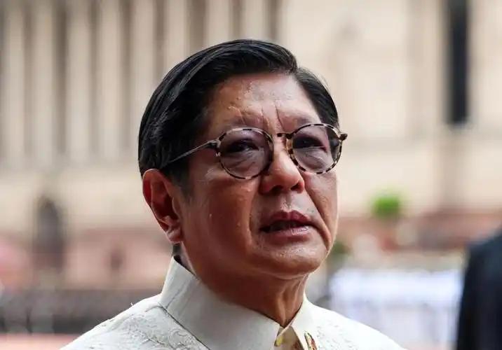 马科斯的天塌了！他和儿子、表弟都上了参议院腐败黑名单，危险了！一场史无前例的丑