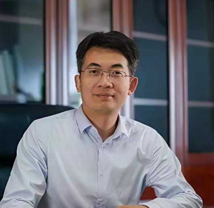 一个搞二维材料的化学家，后来竟然走到了武汉大学人事管理的核心位置。这个人就是付