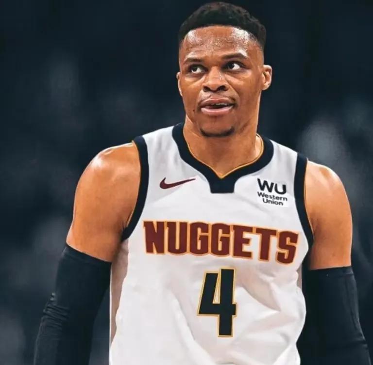 这些球员已成鸡肋力加毒药。NBA球员正印了中国这句老话:逆水行舟，不进则退，有