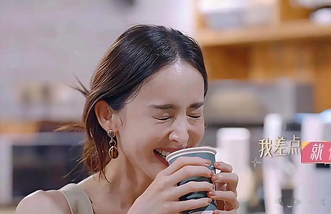 娜扎的身材也太纤瘦了！镜头呈现出来已经足够单薄，很难想象现实当中的身形，优越体态