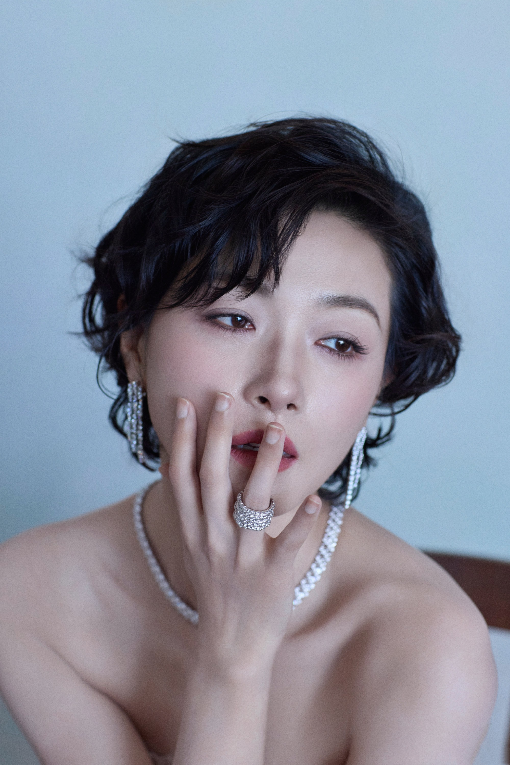 万茜丨上海电视节​​​妆造万茜万茜感谢上海电视节​​​