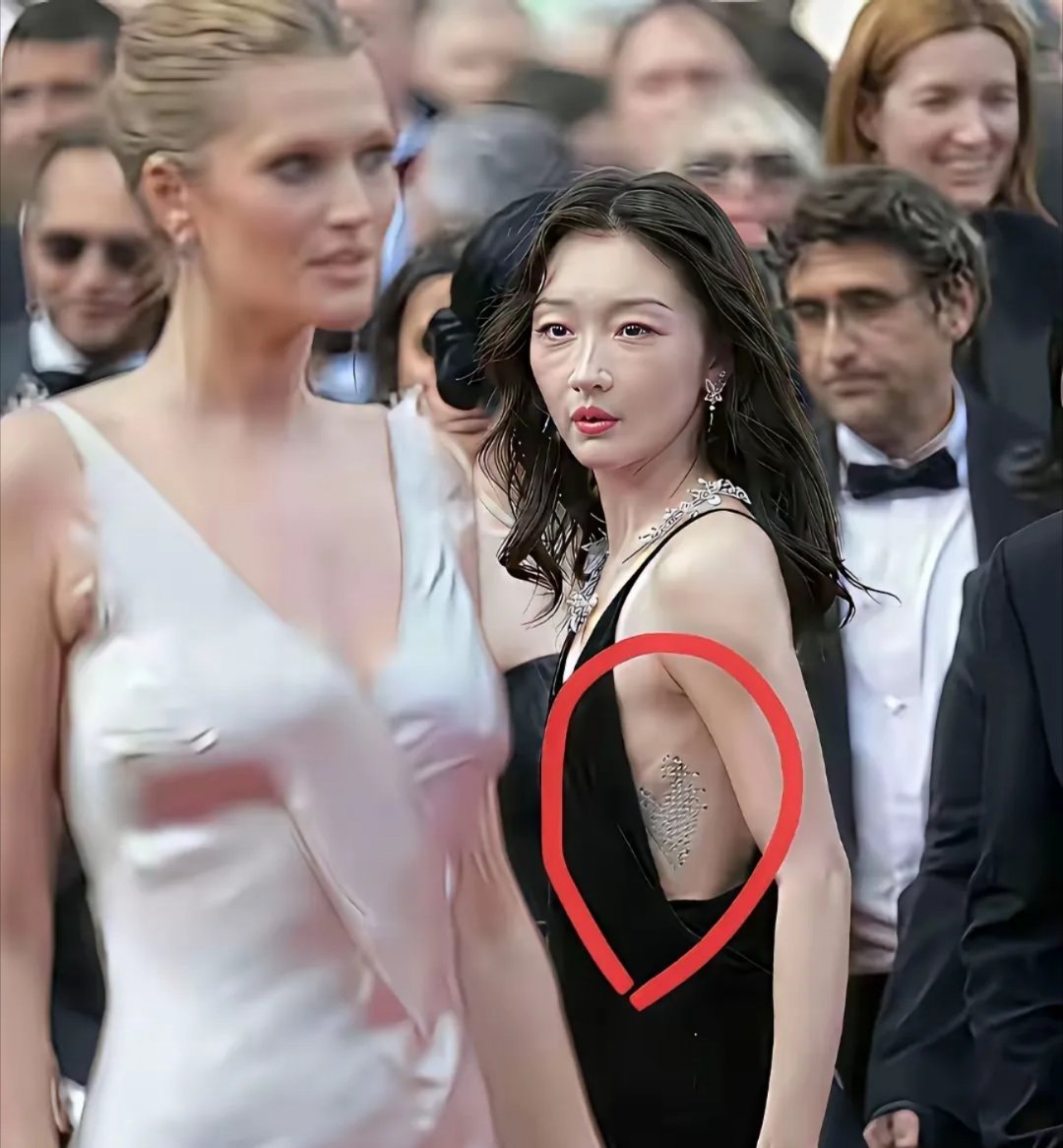 这是周冬雨？一直都觉得她身形瘦小单薄，怎么把自己折腾成这样，脸部都变形了