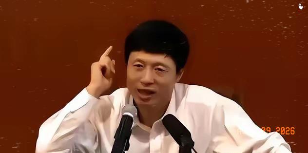 艾跃进曾提出了一个深刻的问题：“让工人下岗，还要人家从头再来，你们为什么不从头再