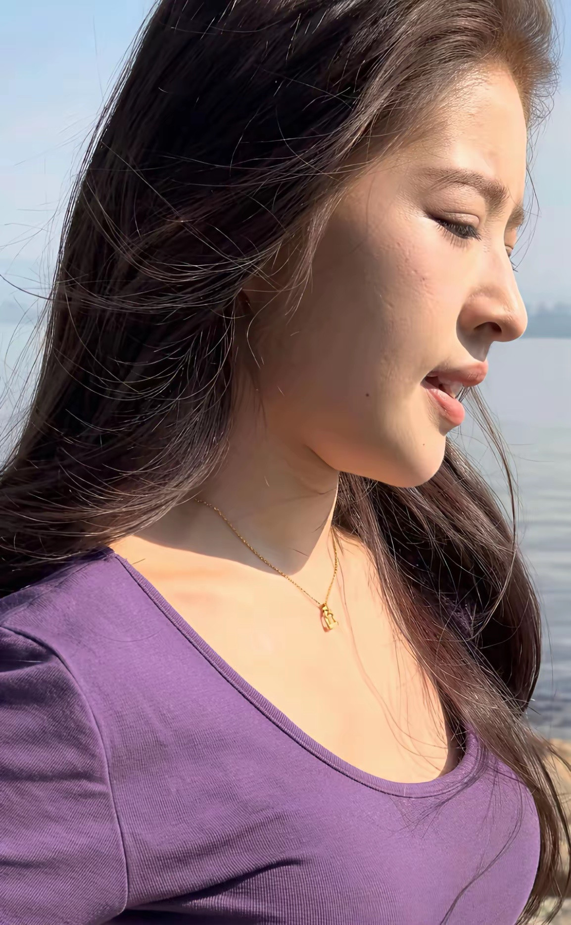 那些说不像刘亦菲的，要100%一模一样才叫像吗？这个女孩，7成刘亦菲，就够吃一辈