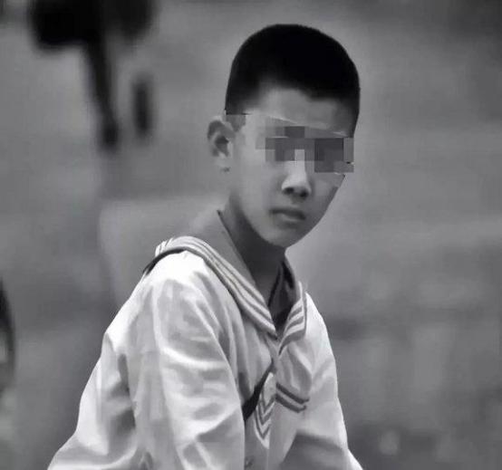 1999年，黑龙江19岁护士收养10岁男孩，将他视作亲弟，12年来始终没