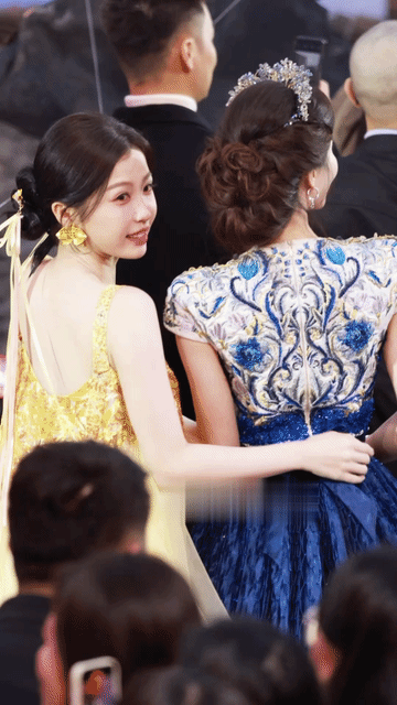 刘诗诗就是这么权威，一个边边角角的侧脸就能让人惊艳，虞书欣的侧脸确实是硬伤，看起