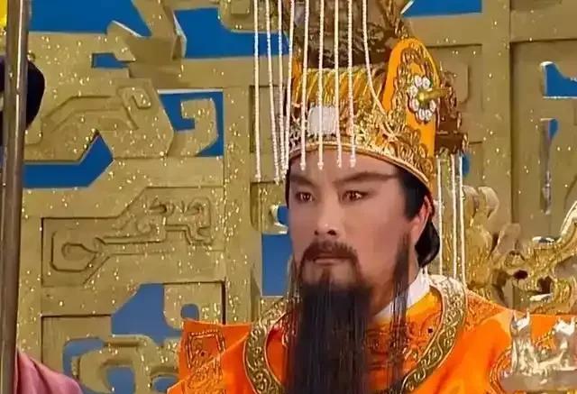 西游记原著中，玉帝的地位是相当之高，这一点与电视剧被打的钻在桌子下面完全不同…