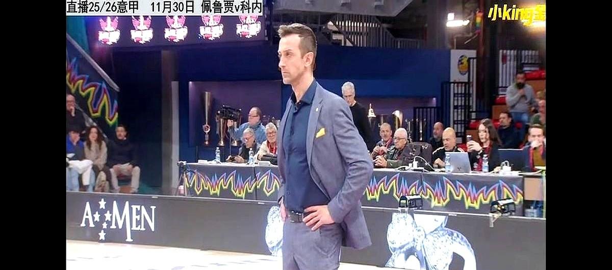 大半夜爬起来，熬到两点，就为了看一眼朱婷。结果朱婷与加比、法尔均轮休，球队因