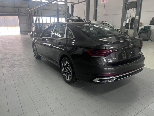 1.5t超越版速腾开了半年了，全款下来147000，总体感觉挺好，不过4儿子店