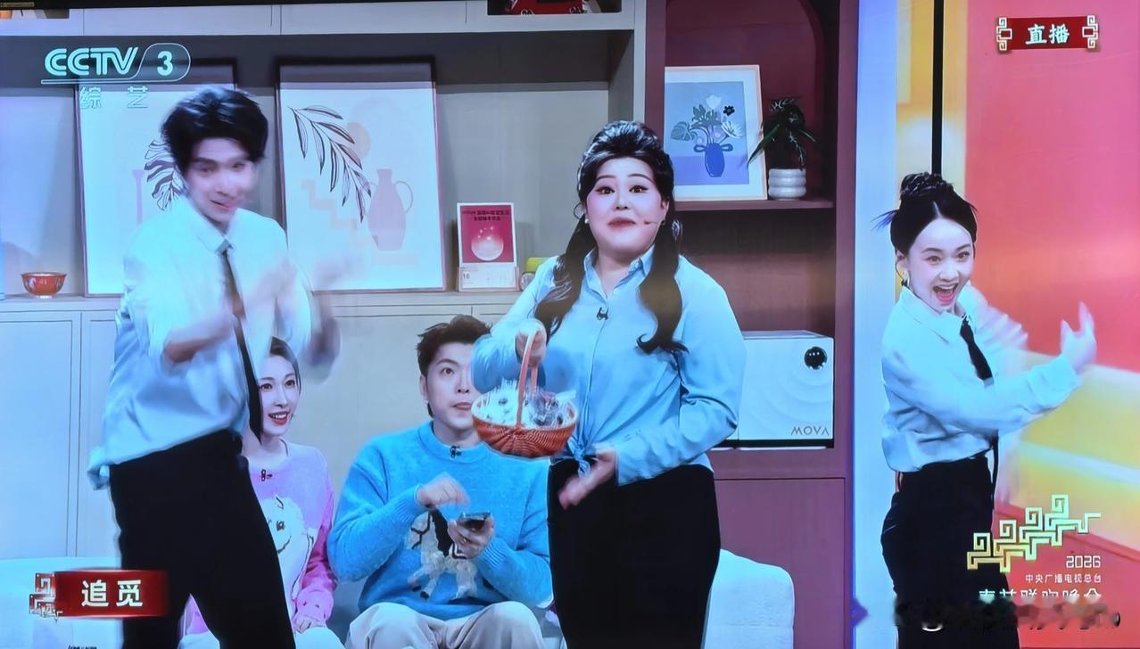 马年春晚为什么搞成了四不像？在这两件事上导演没做好！一，普及机器人是你春晚的职