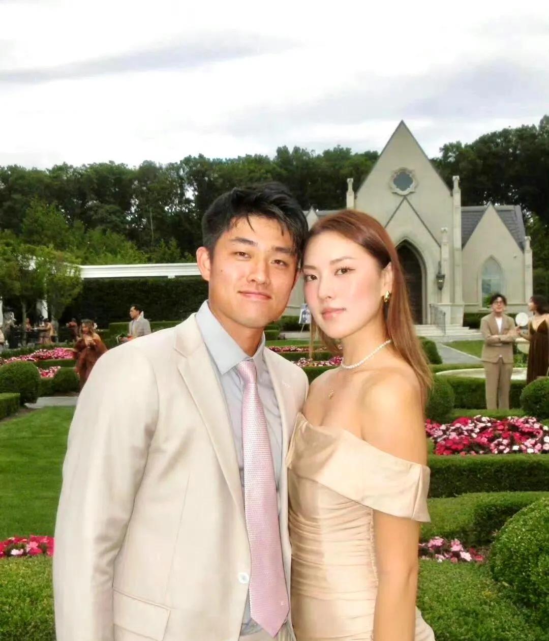 吴易昺女友叫李嘉雯，跟莱巴金娜私交关系很好。她是莱巴朋友的大学网球队队友。莱巴金