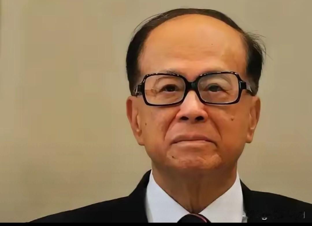 李嘉诚丢了巴拿马港口，不到72小时就清仓英国电网，套现1100亿港元。2月