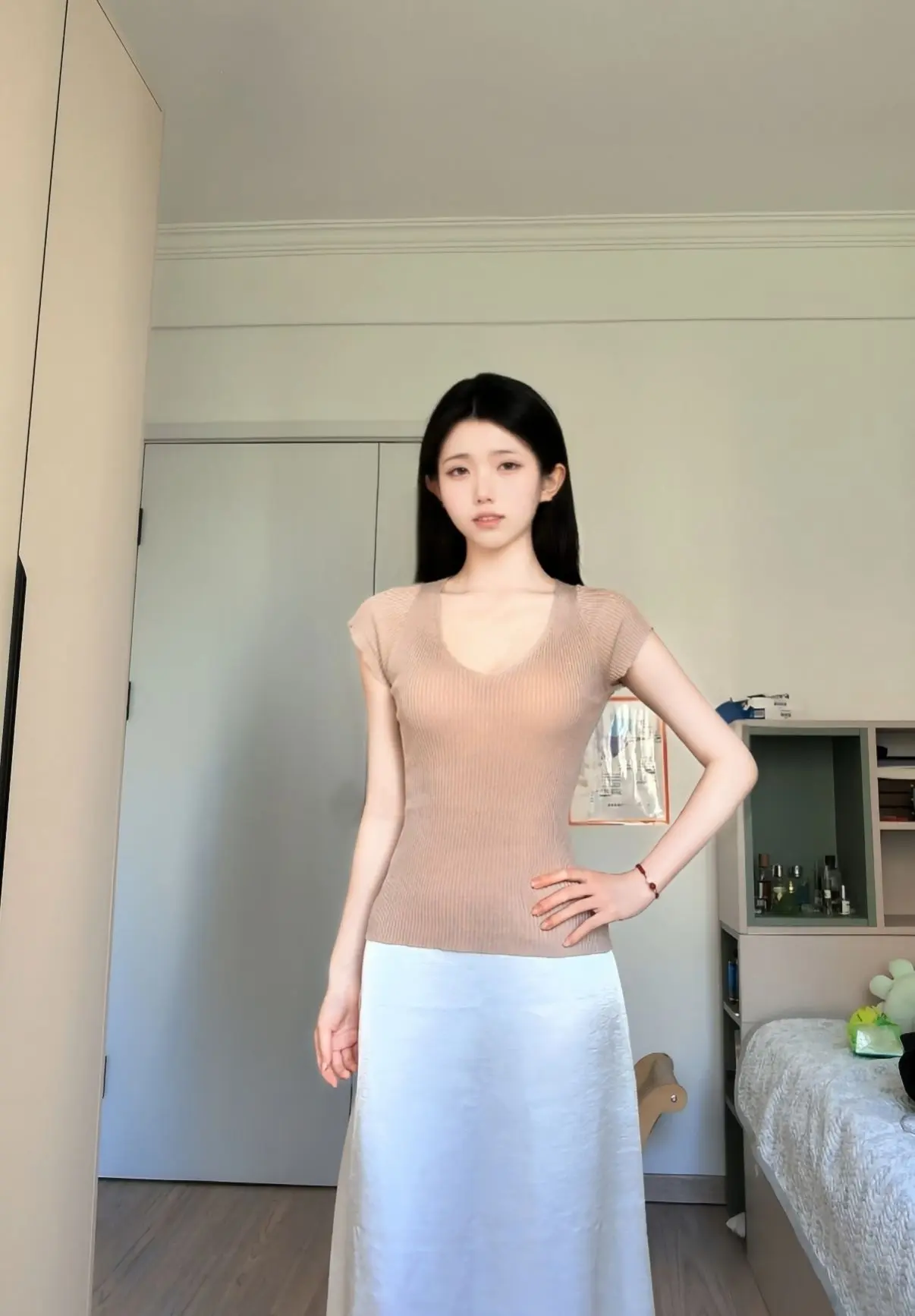 素衣不与色争长  心自安然意自凉