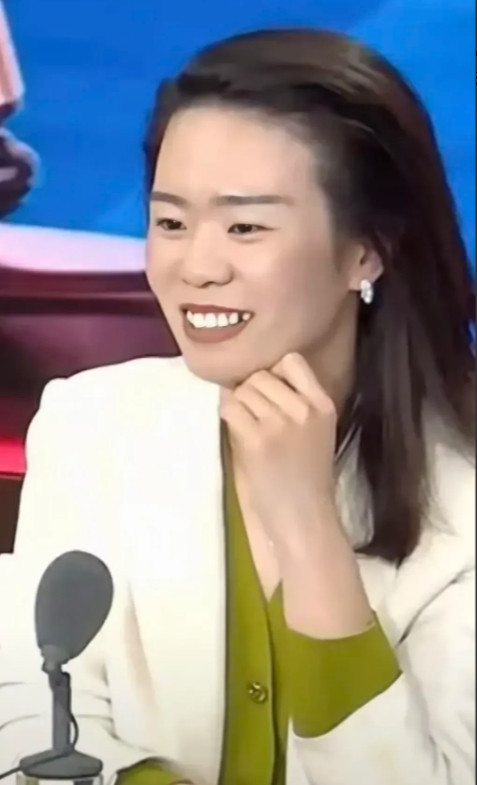 终于知道郭律为什么能包容她的老公了！网红美女郭律因为高人气被邀请参加电视节目