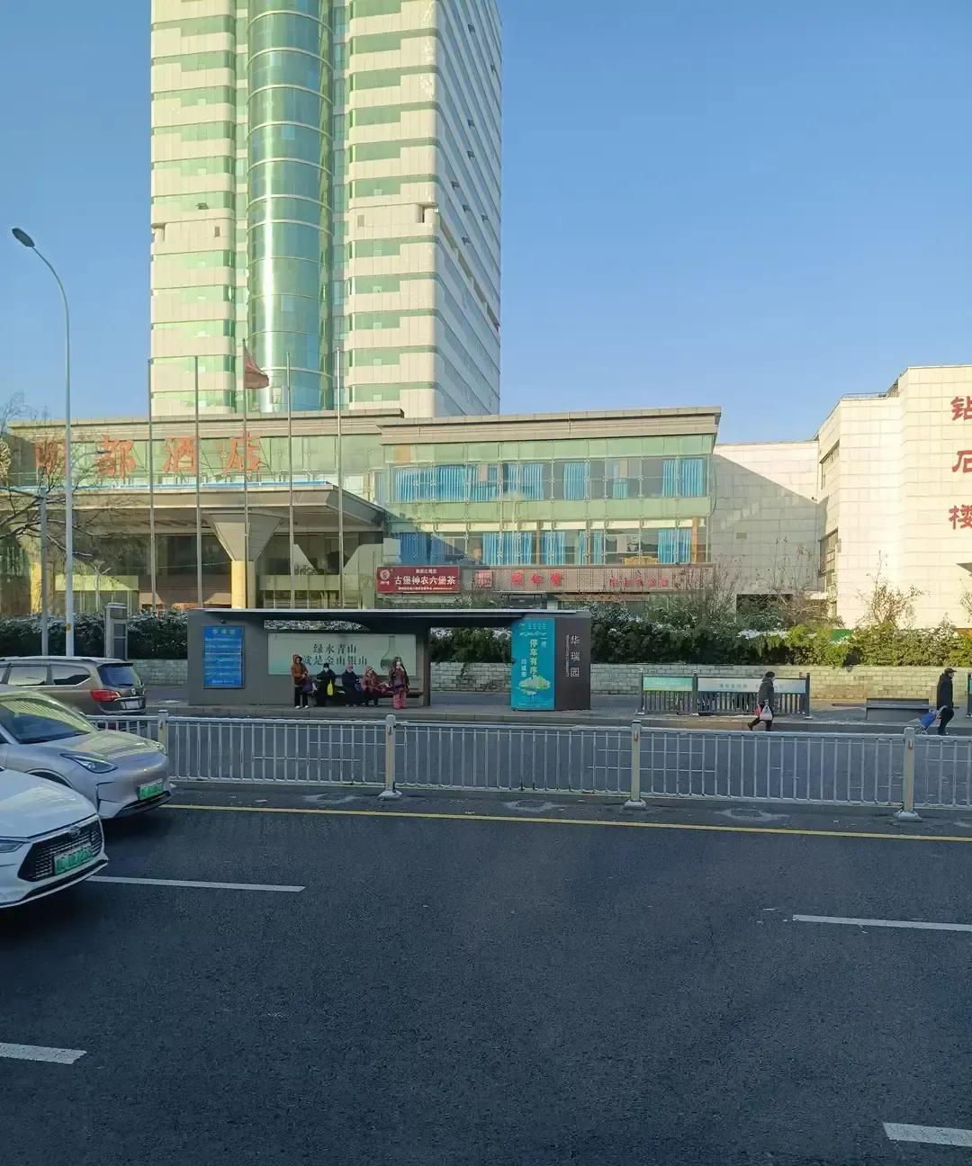 淄博老世纪大酒店，当年五星级头牌，市领导陪外宾必去，婚宴能订上都算有面。201