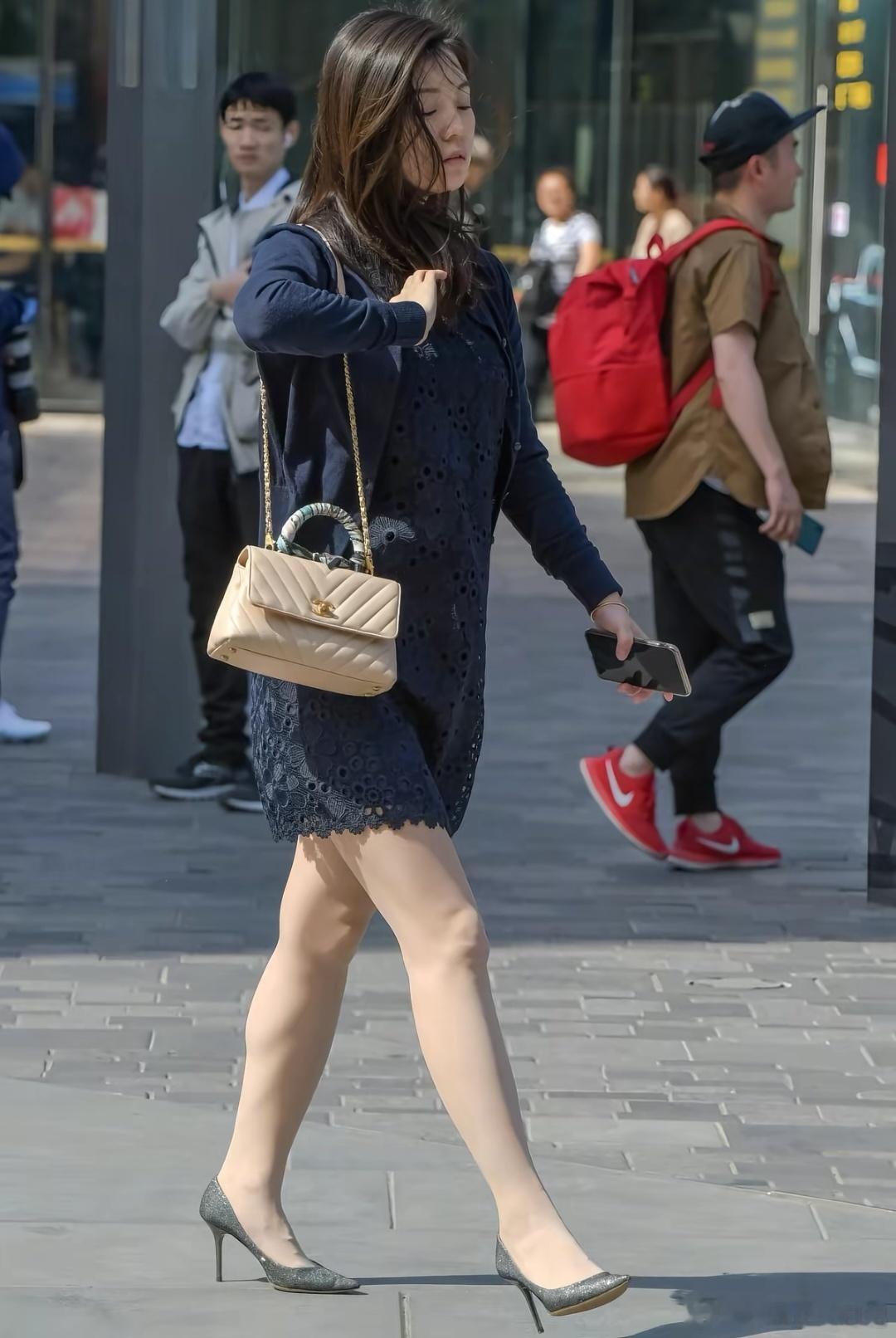 顶级街拍原拍颜控正义日记的红包美女