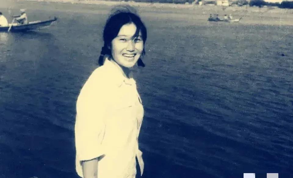 1970年，谢富治的女儿谢小沁从哈军工毕业，此时的她面临两个选择，一是进入科研院