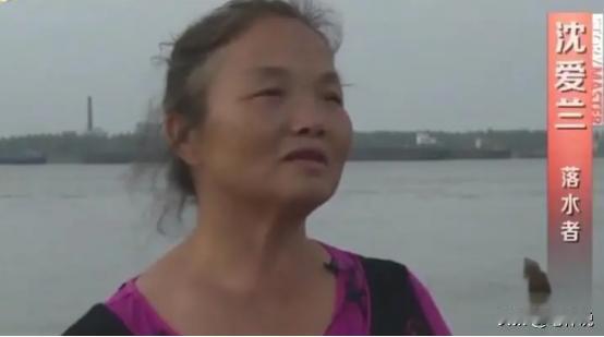 “游了100多公里。”2014年，一溺水大妈在江西瑞昌被人救起。她一上岸傻眼了，