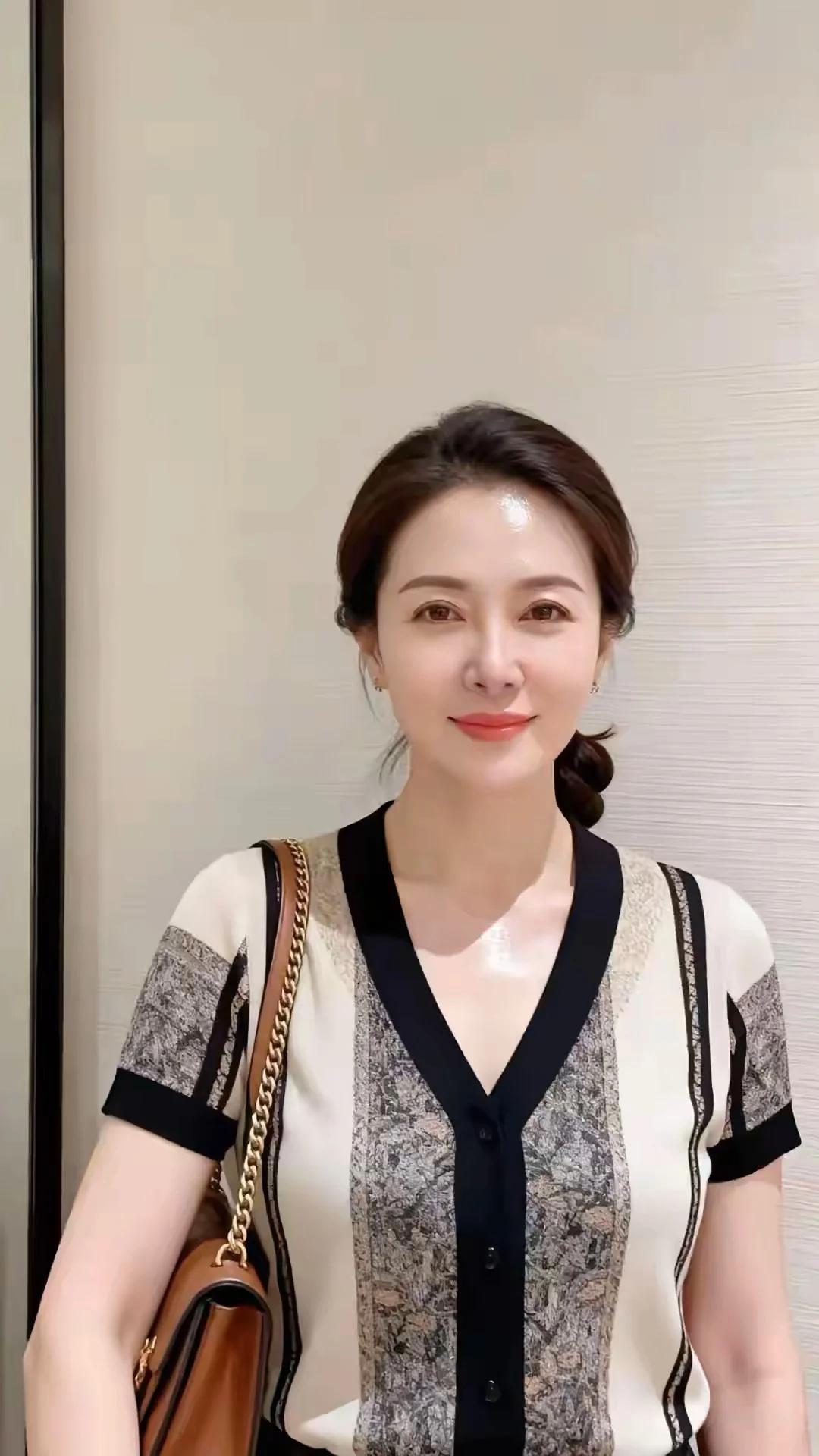 抛开钱不谈，女人这辈子最该靠的是自己，具体体现在三个层面：•精神内核：拥有
