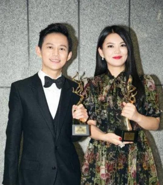 1997年，李湘突然把何炅拉到角落：“北京三环的房价现在才3000一